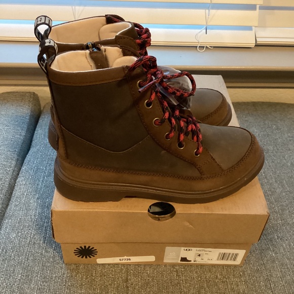 UGG® Kids' Robley Waterproof Boot (Big Kid), size 4 - Picture 8 of 13